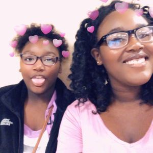 Meet your Posher, Akia